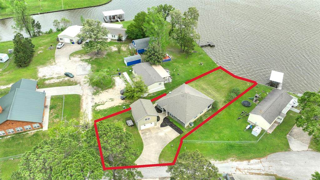 453 Oak Shadows - Photo 1