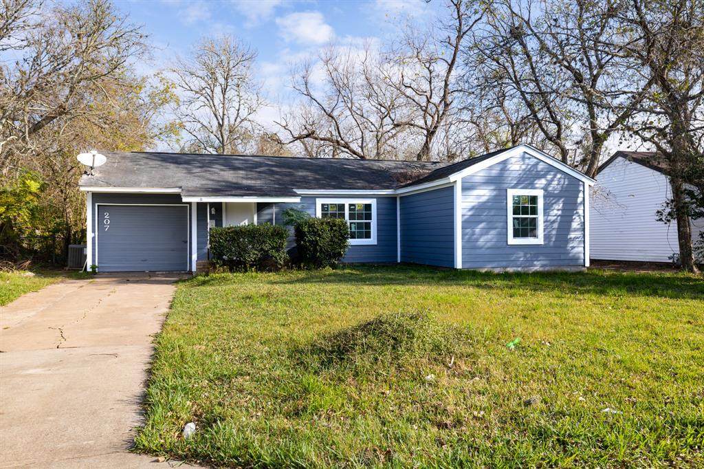 207 Laurel Street - Photo 1