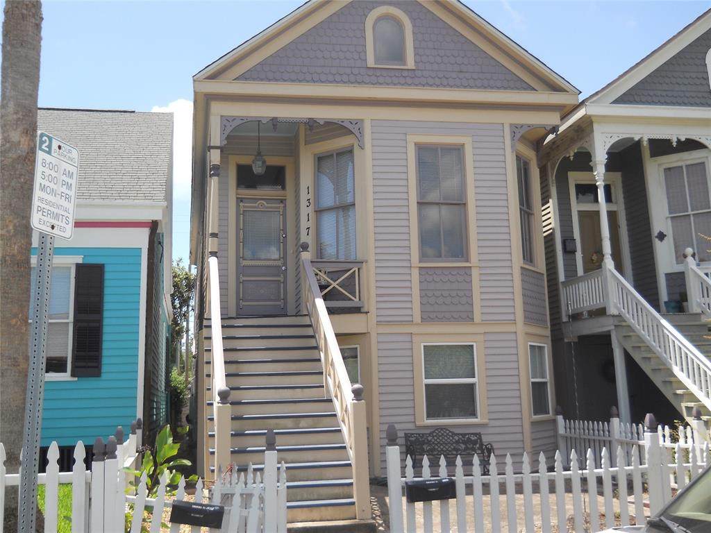 1317 Winnie Street - Photo 1