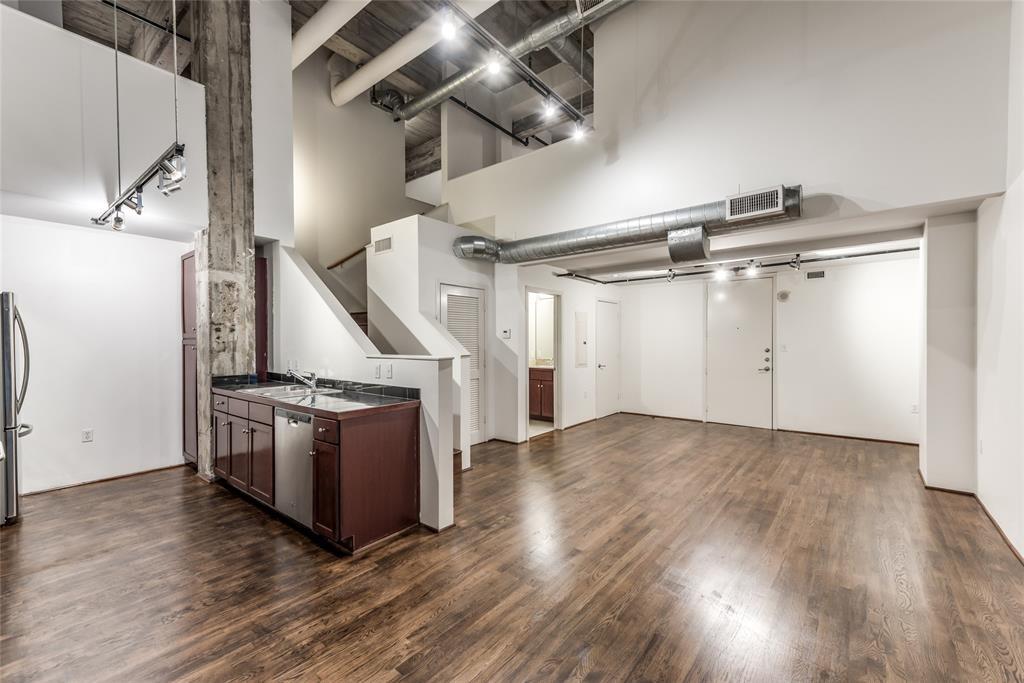 917 Main Street - Photo 1