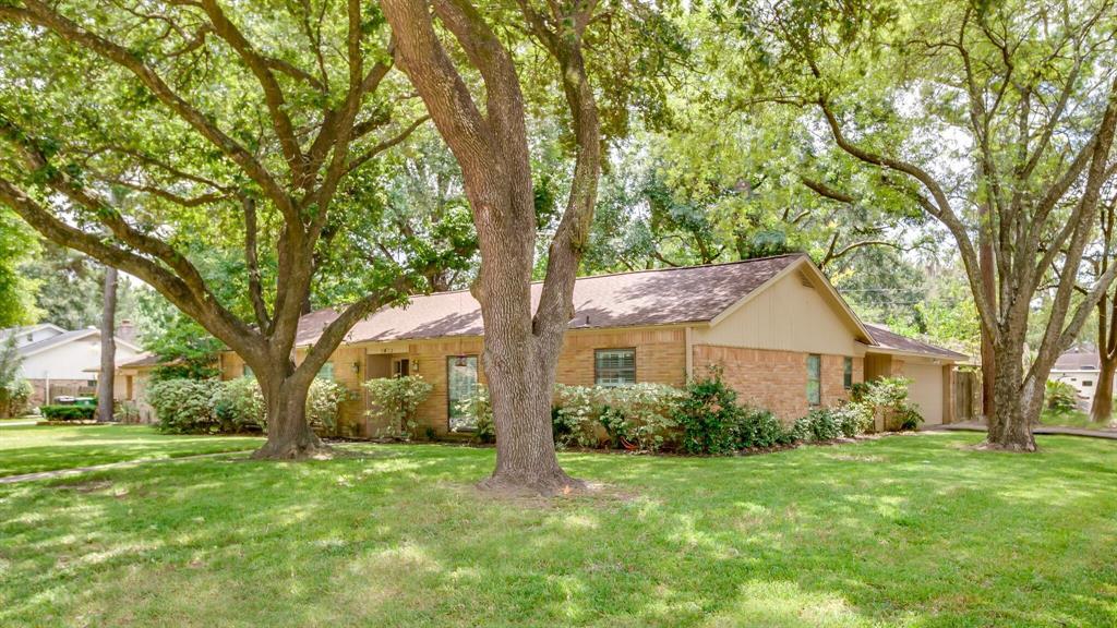 5423 Sheraton Oaks Drive - Photo 1