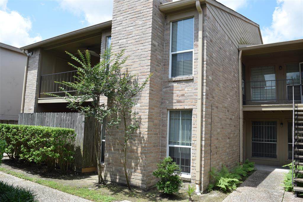 700 Thicket Lane - Photo 1