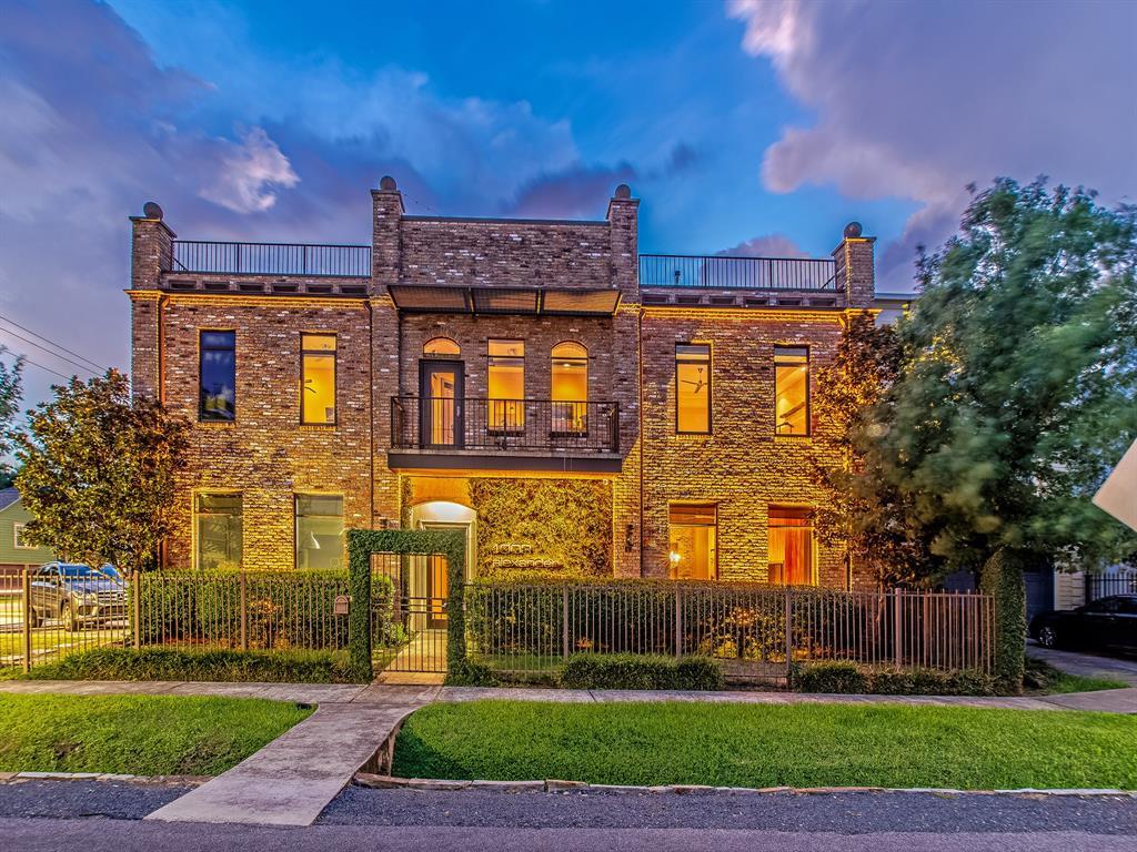 1003 Alexander Street - Photo 1