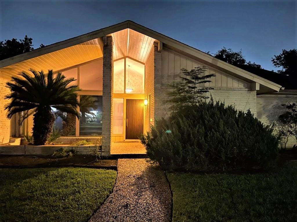 5718 Grape Street - Photo 1