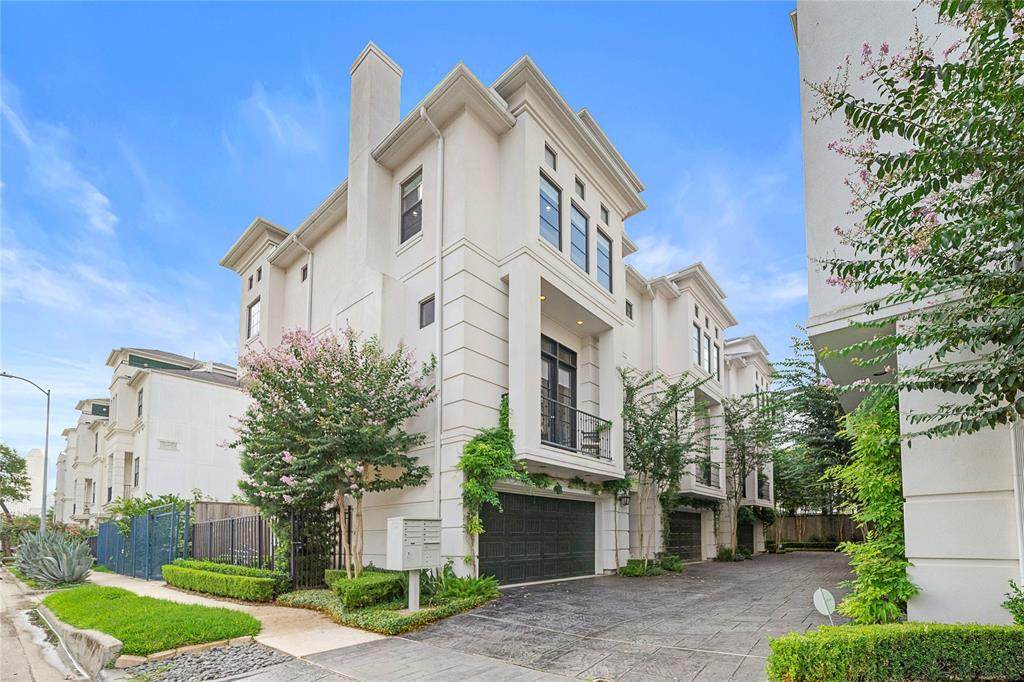 611 Bell Street - Photo 1