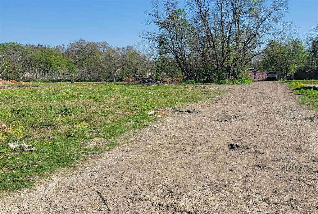 205 Harris Avenue - Photo 1