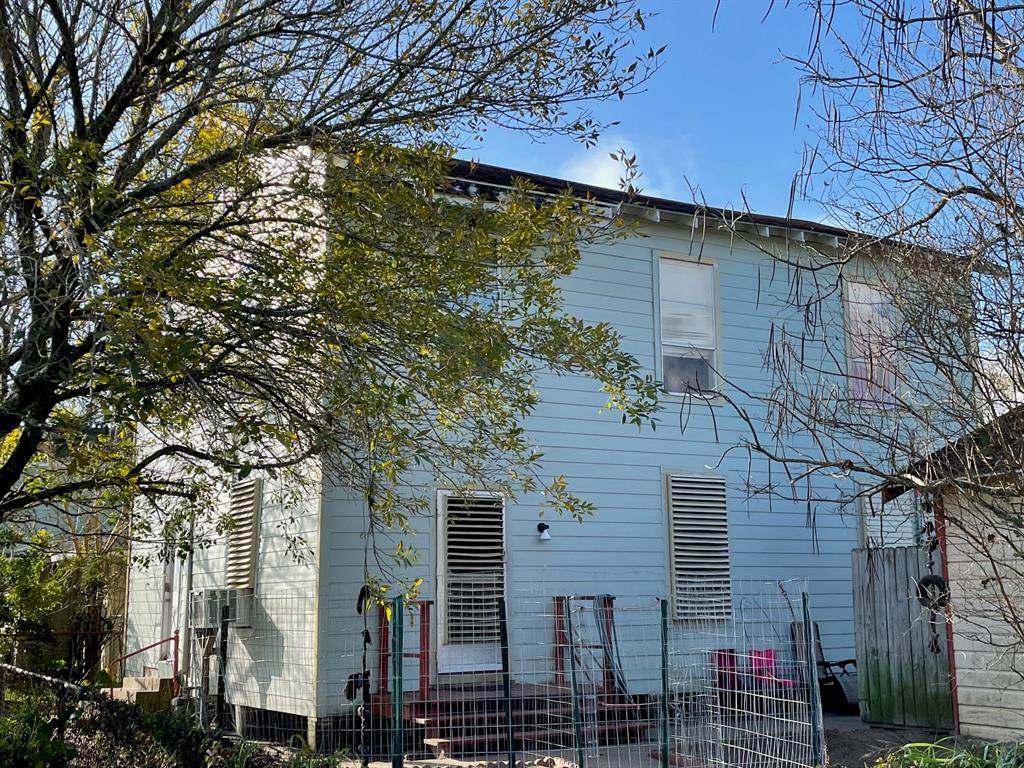 4901 Avenue O 1/2 - Photo 1