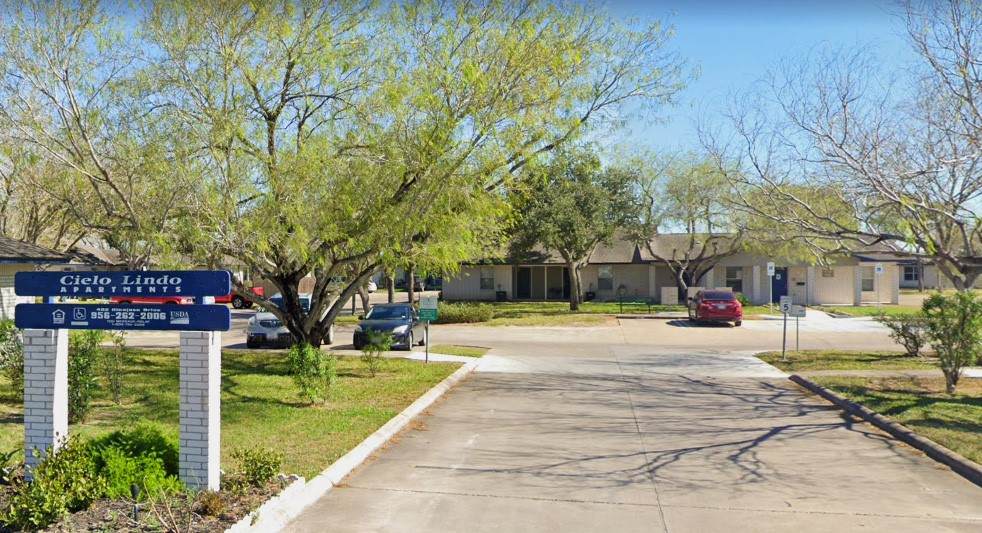 402 Hinojosa Dr - Photo 1