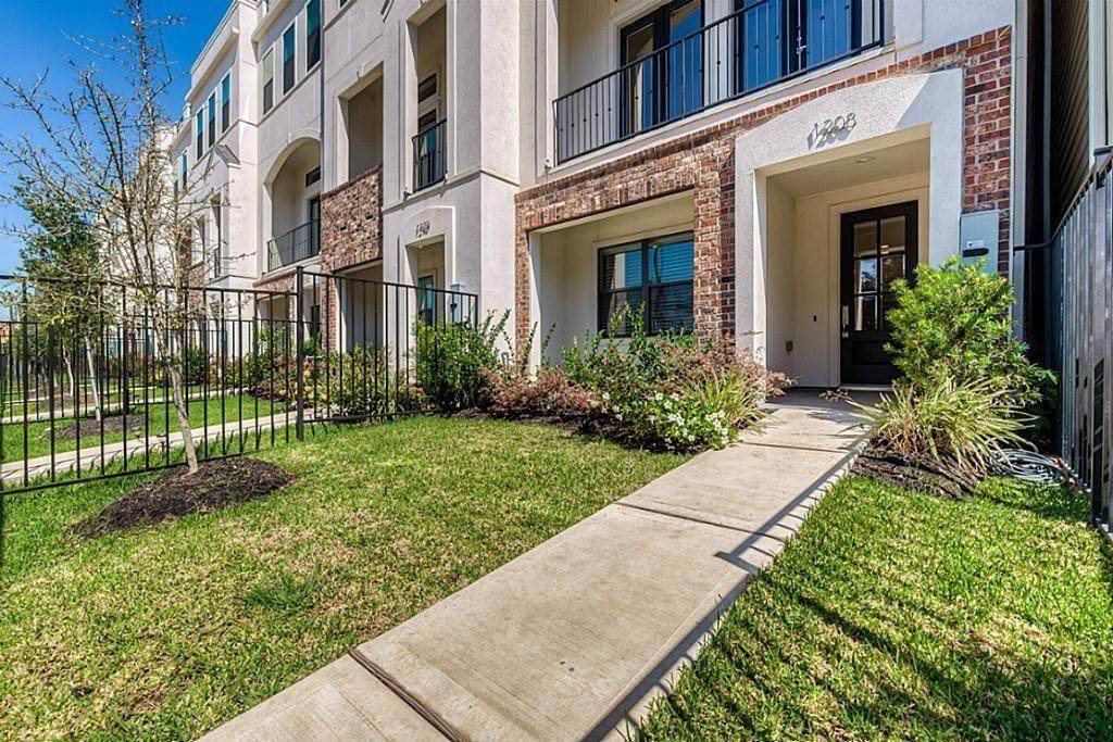 1208 Dallas Street - Photo 1