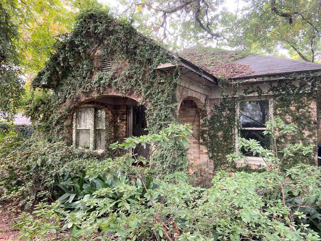 2424 Elmen Street - Photo 1