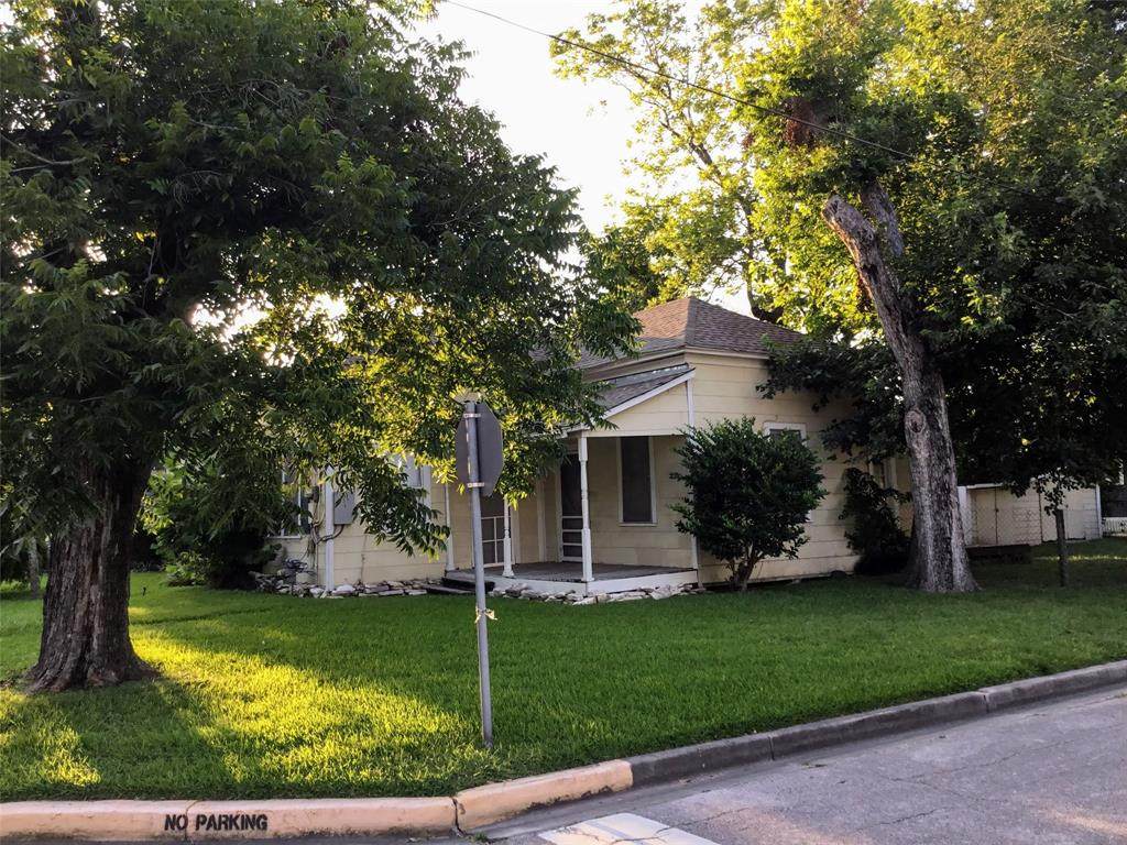 619 Main Street - Photo 1