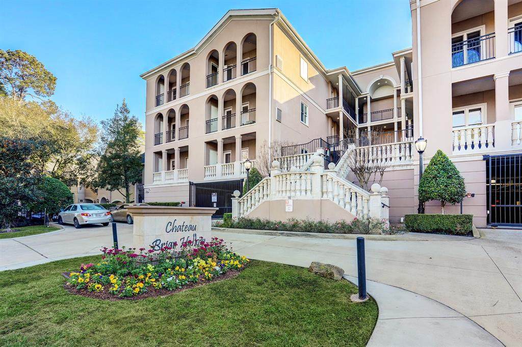 58 Briar Hollow Lane - Photo 1