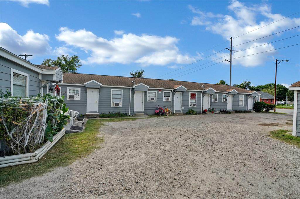 2107 Texas Avenue - Photo 1