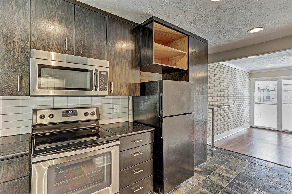 1501 Hyde Park Boulevard - Photo 1