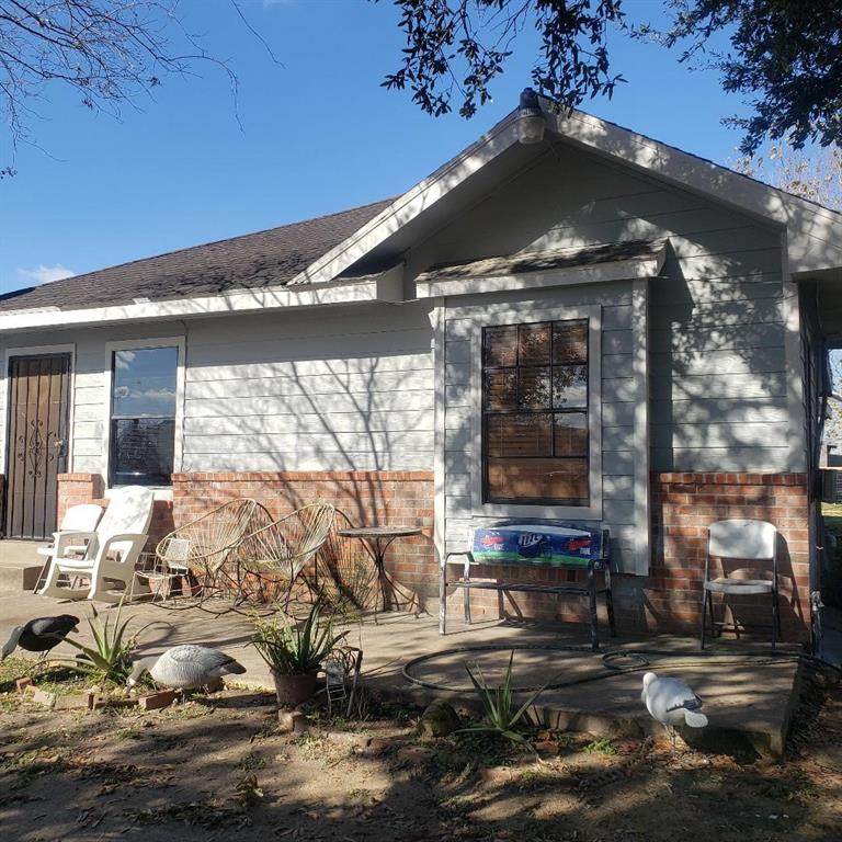 1911 Avenue J - Photo 1