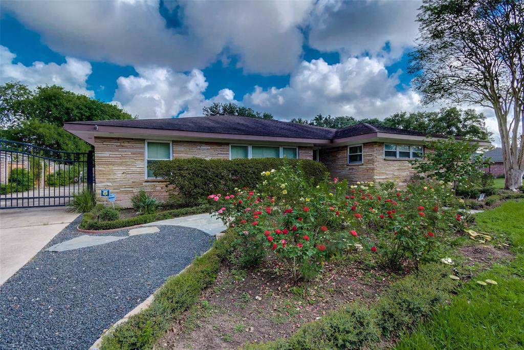 3618 Braeswood Boulevard - Photo 1