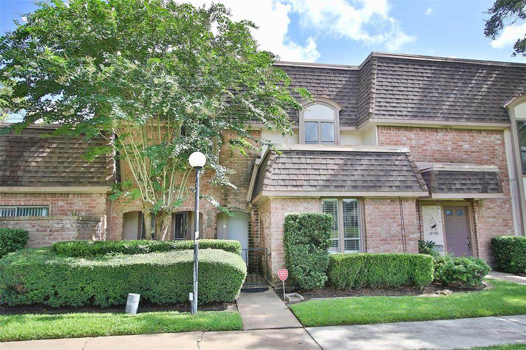 2825 Cambridge Lane - Photo 1