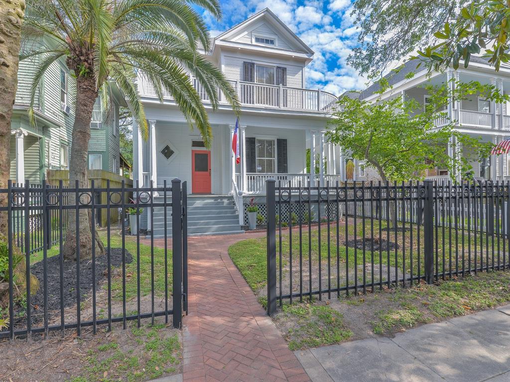 2918 Bernardo De Galvez - Photo 1