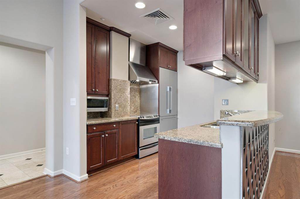 914 Main Street - Photo 1