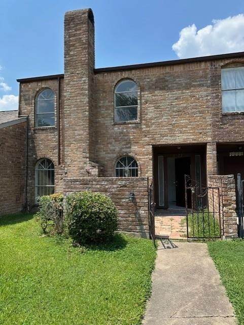 8722 Maplecrest Drive - Photo 1