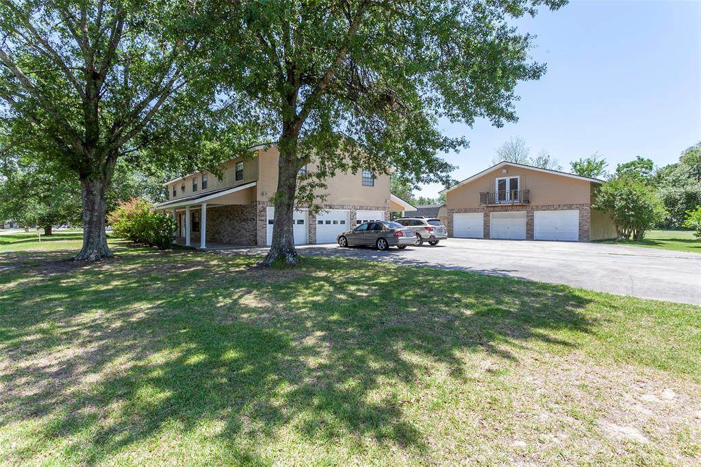 8909 Oak Gln - Photo 1