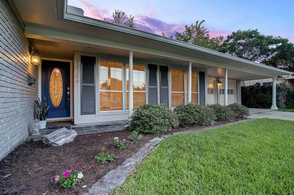 10706 Checkerboard Street - Photo 1
