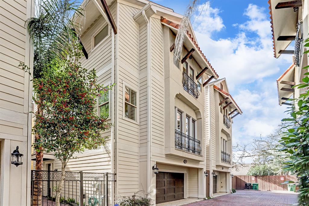 221 Knox Street - Photo 1