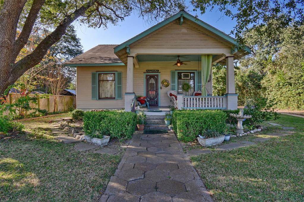 724 Tesch Street - Photo 1