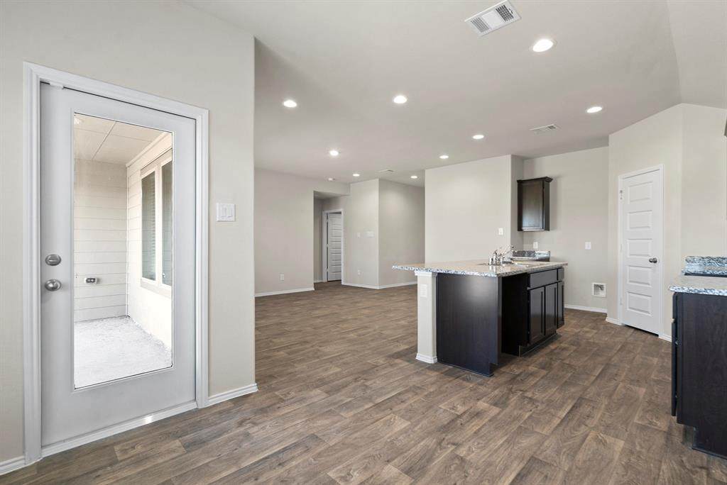 11025 33rd Avenue North - Photo 1