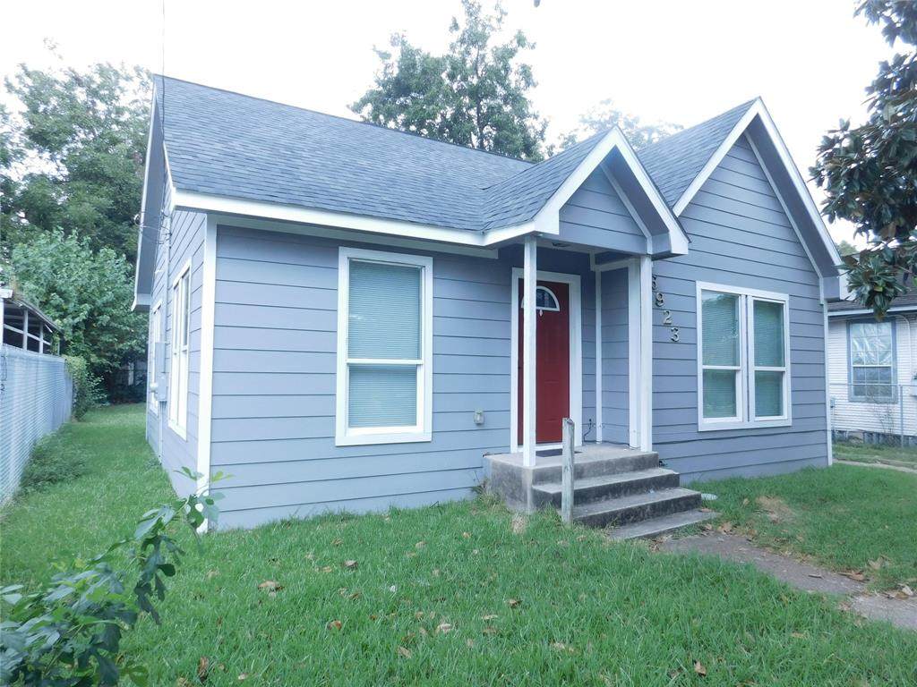 6923 Avenue F - Photo 1