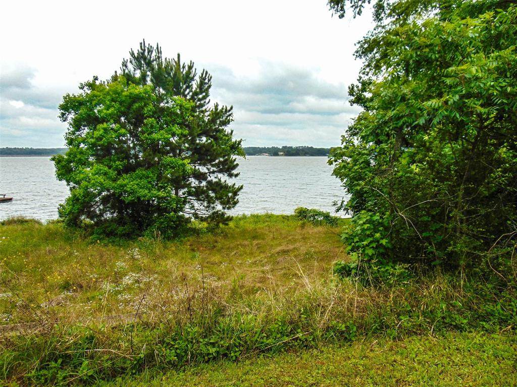 7 Lakefront Drive - Photo 1