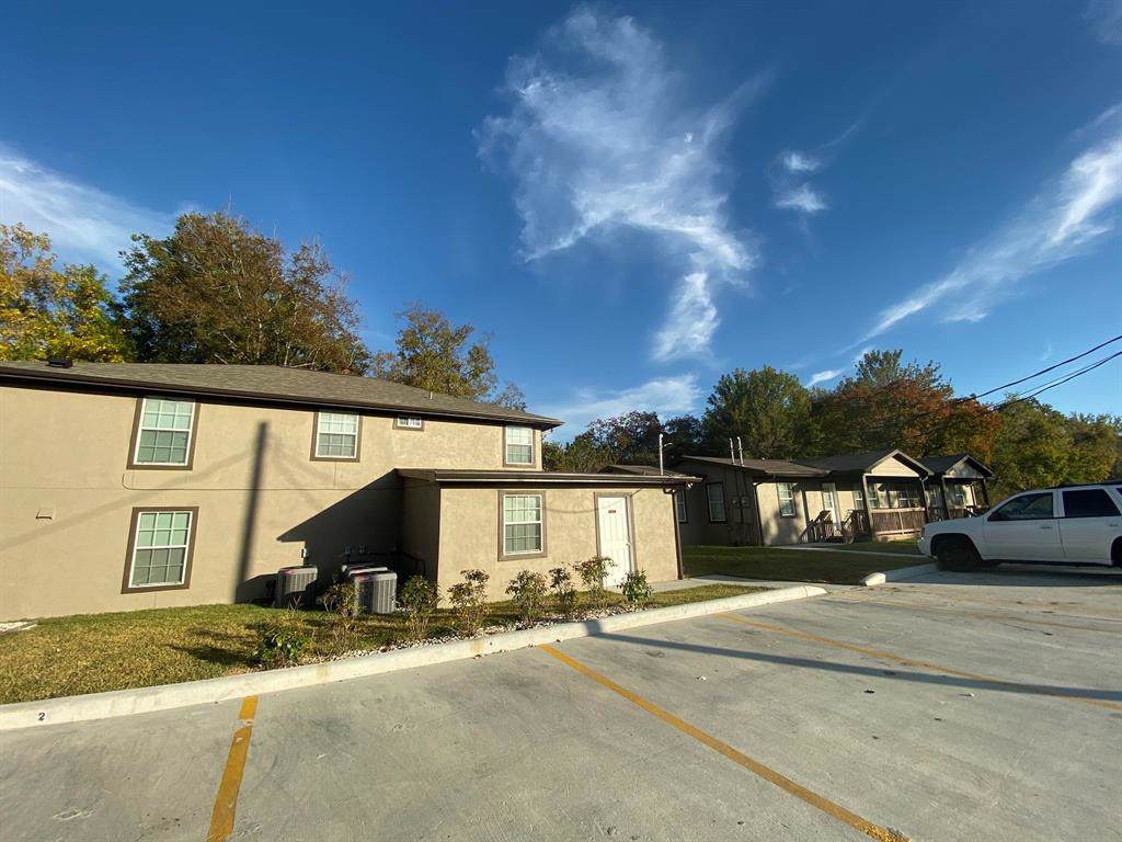 706 Harris Avenue - Photo 1
