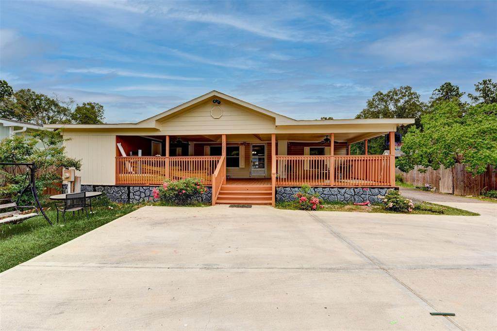 16381 Hunters Green Dr - Photo 1