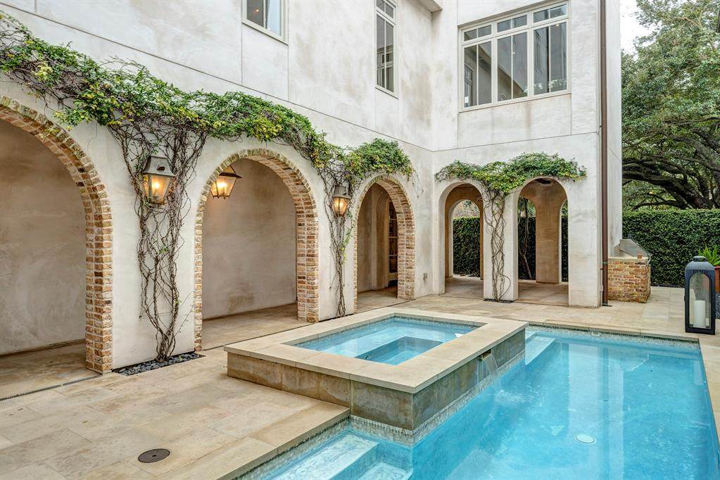 1119 Berthea - Photo 1