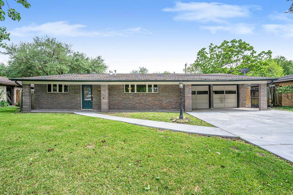 939 San Jacinto - Photo 1