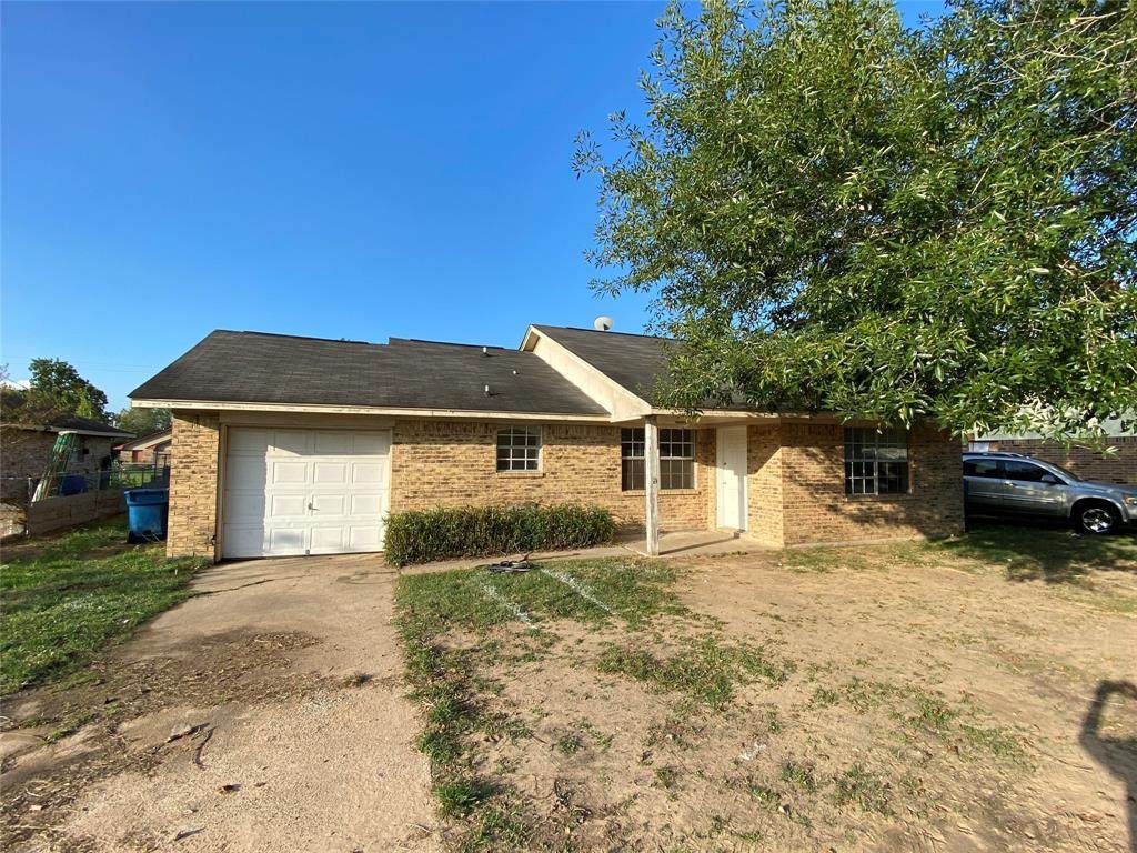 720 Pine Avenue - Photo 1