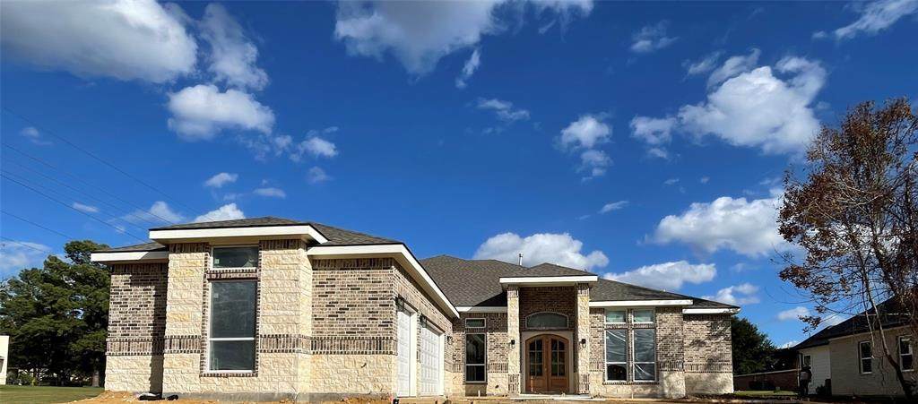 101 Bentwood Drive - Photo 1