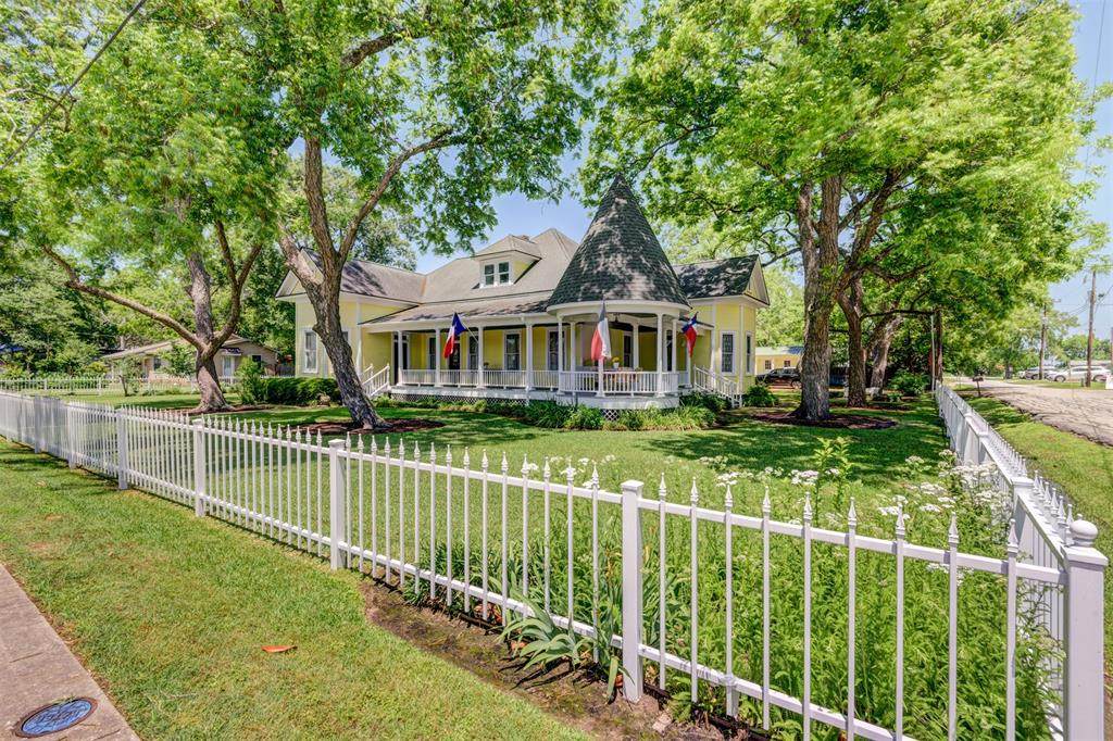 602 Caroline Street - Photo 1