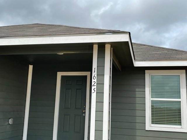 1625 22nd Street - Photo 1