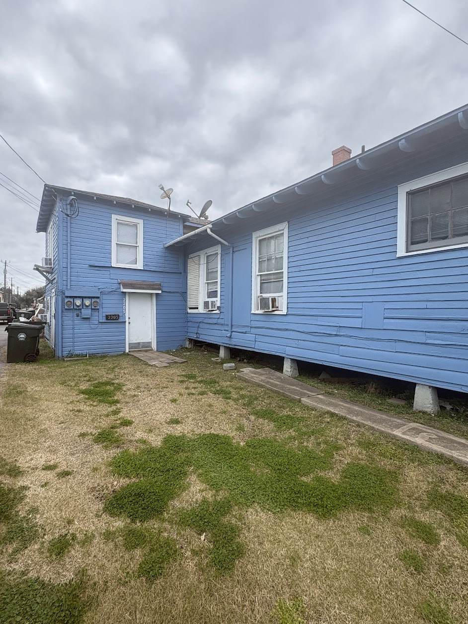 2205 33rd Street - Photo 1
