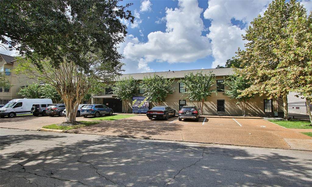 1410 Hyde Park Boulevard - Photo 1