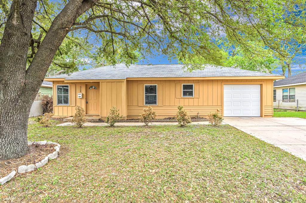 3104 Bennington Drive - Photo 1