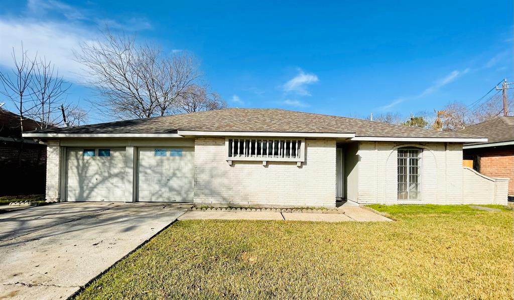 10614 Sharpview Drive - Photo 1