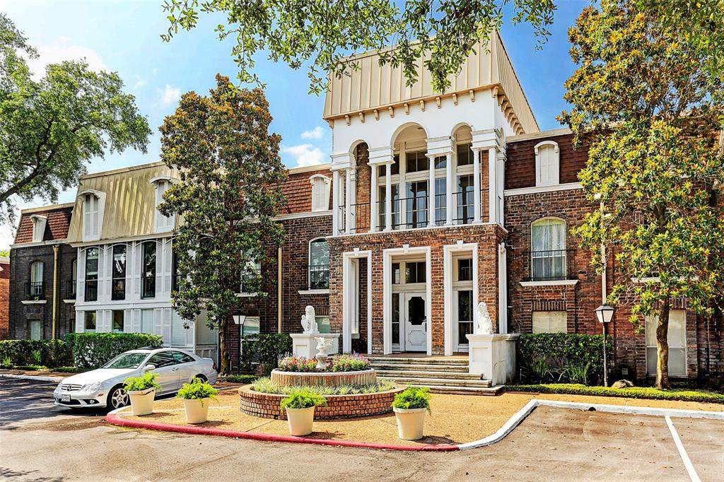 7555 Katy Freeway - Photo 1