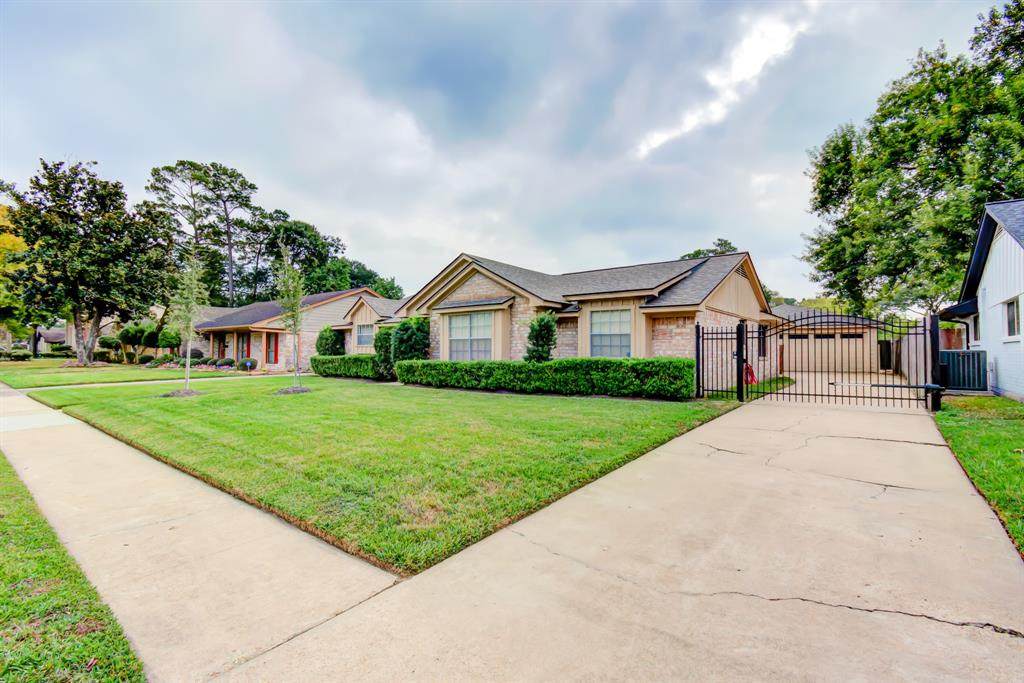 1047 Marcella Street - Photo 1