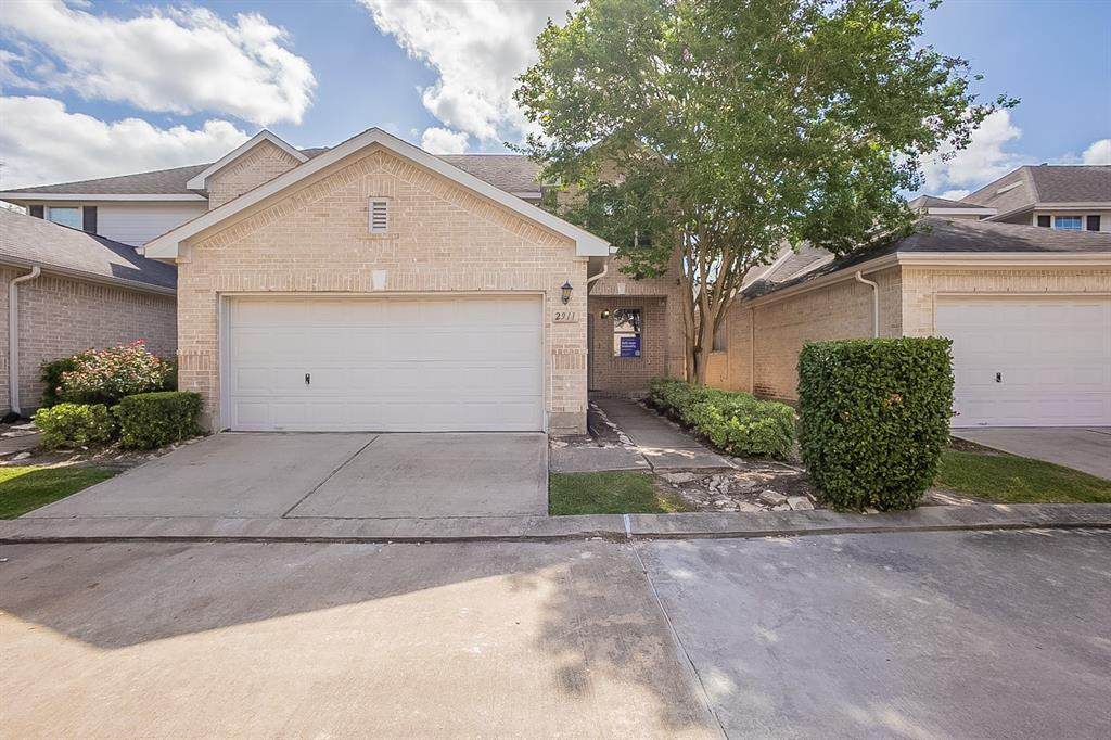 2911 Meadowglen Crest - Photo 1