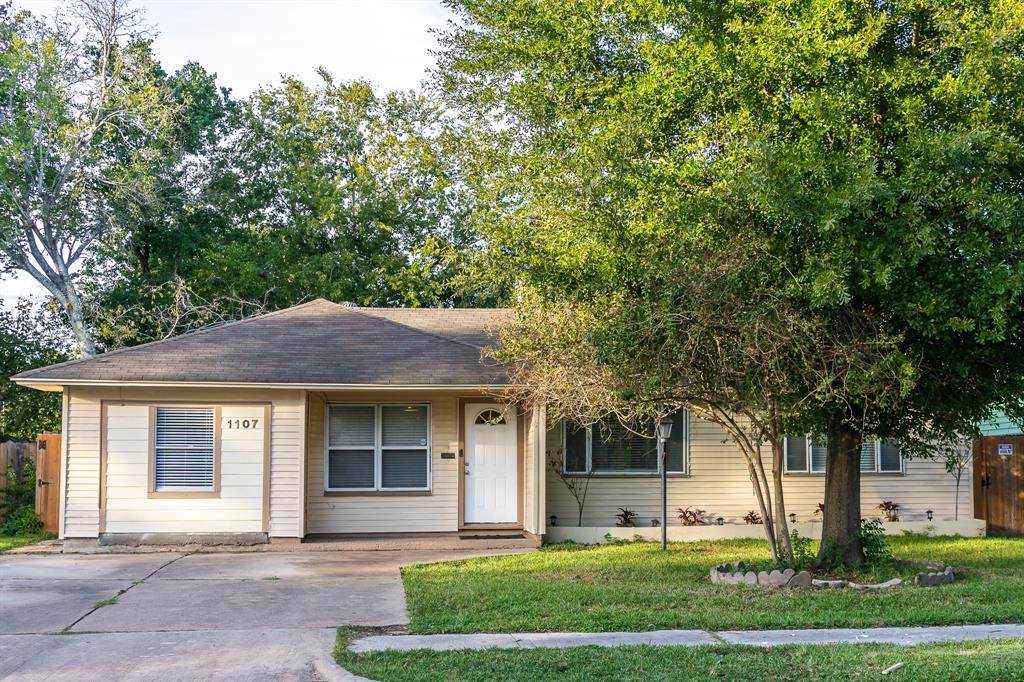 1107 Pauline Avenue - Photo 1