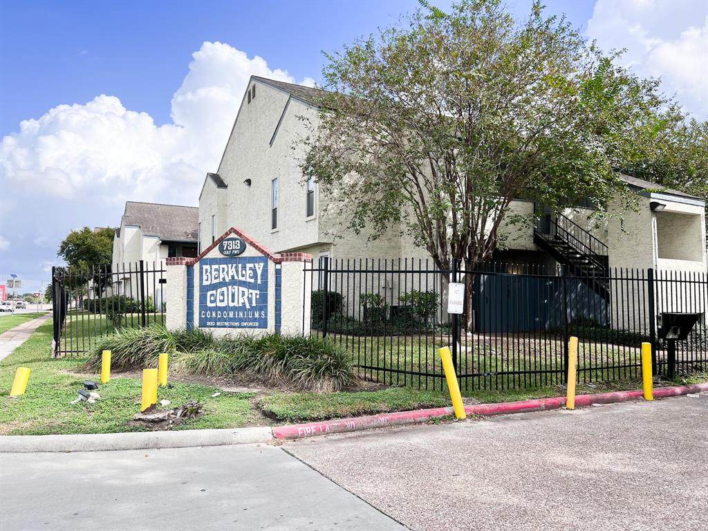 7313 Gulf Freeway - Photo 1