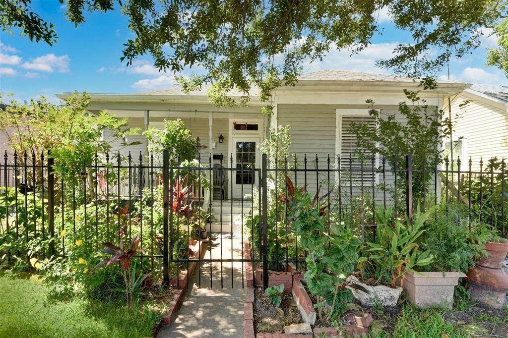 4802 Avenue - Photo 1