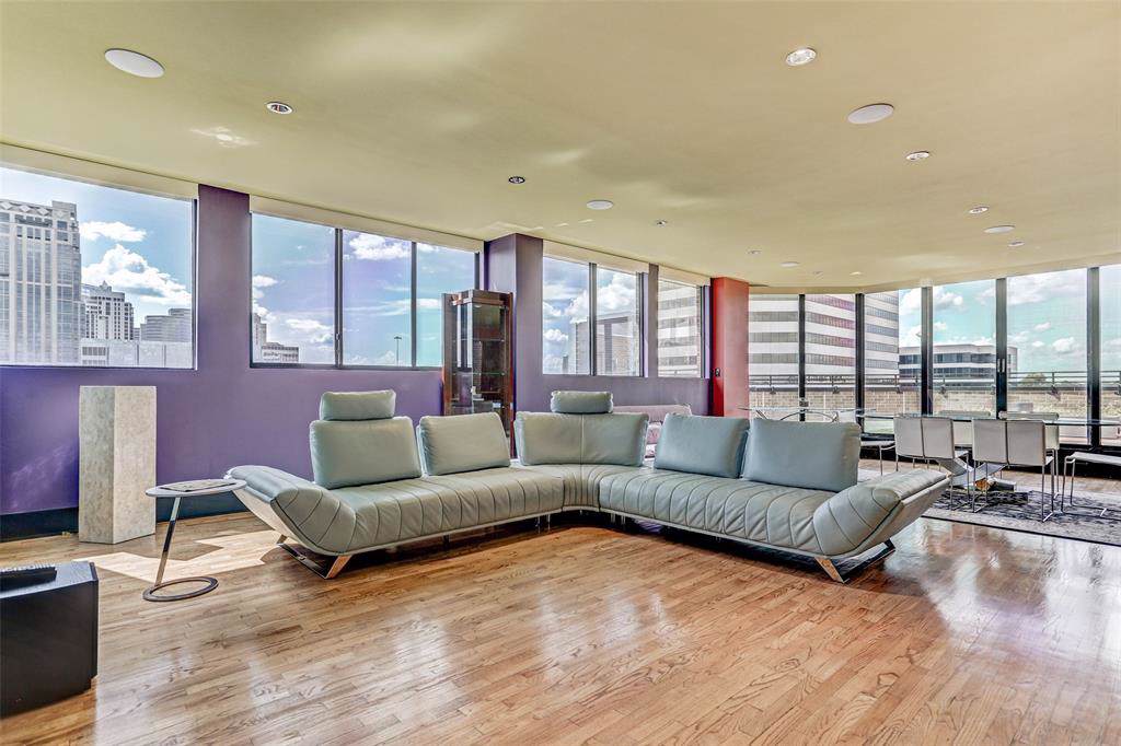 21 Briar Hollow Lane - Photo 1